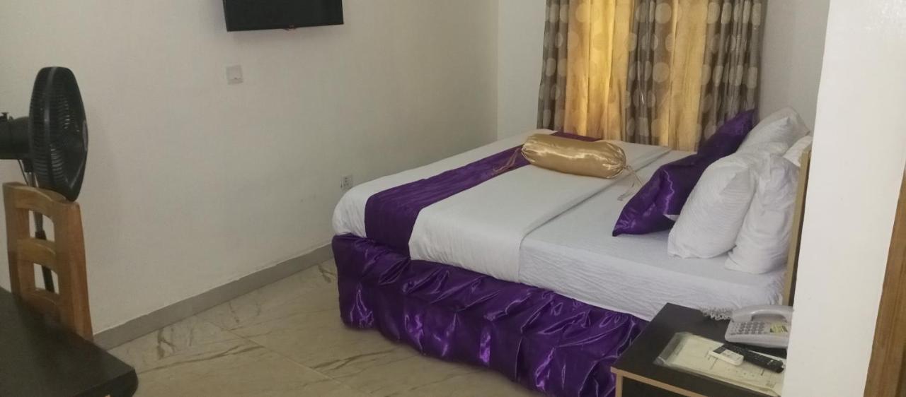 Nue-Crest Hotels & Suites Enugu Dış mekan fotoğraf