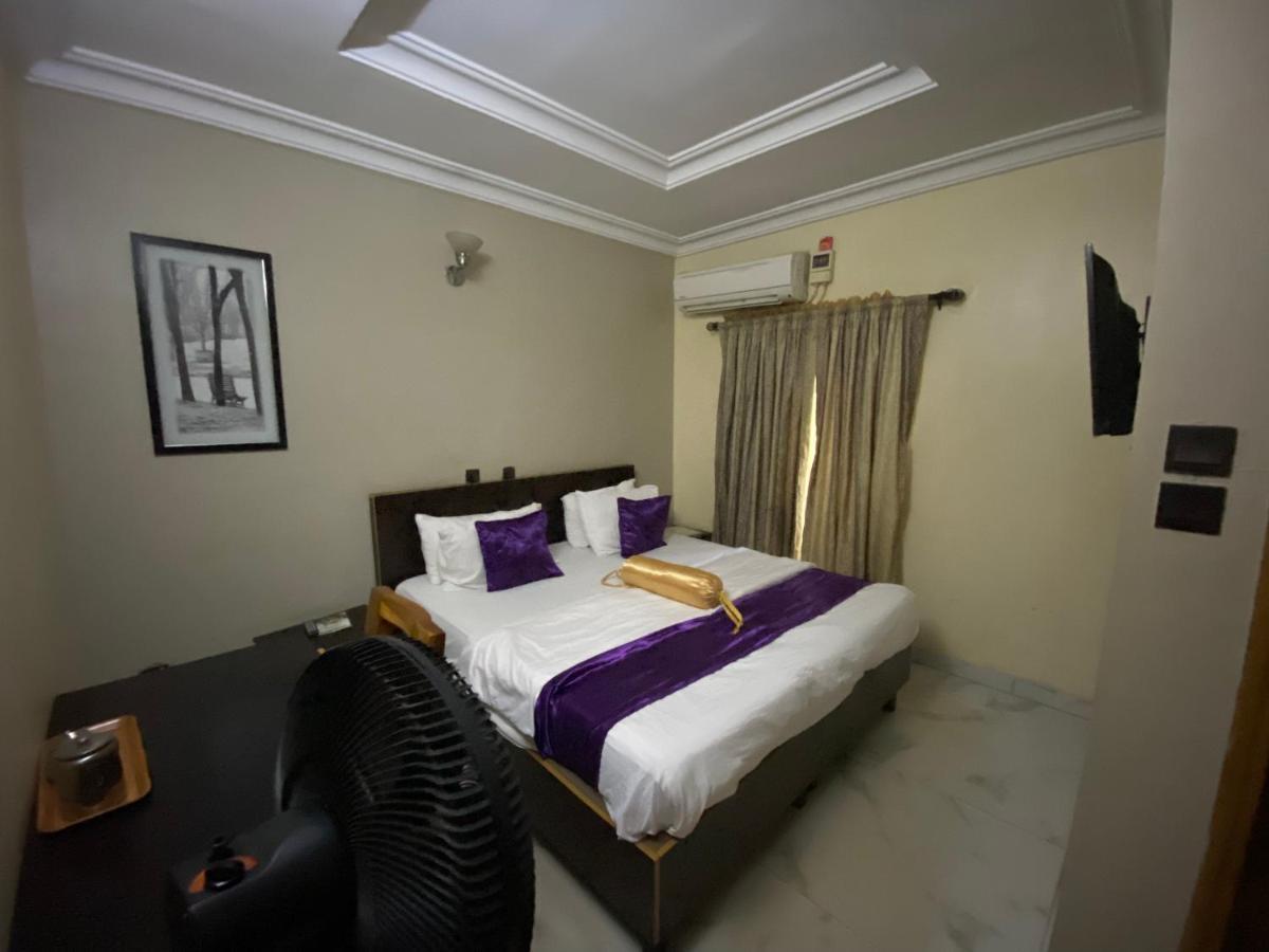 Nue-Crest Hotels & Suites Enugu Dış mekan fotoğraf
