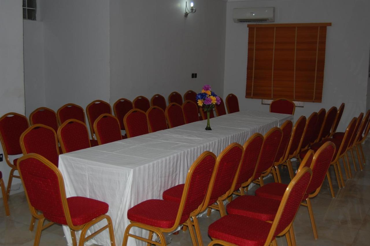 Nue-Crest Hotels & Suites Enugu Dış mekan fotoğraf